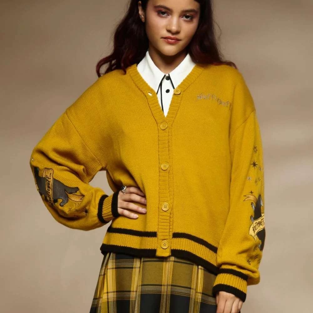 Hot Topic Harry Potter Hufflepuff Skimmer Girls Cardigan- NWT Size XL - Picture 1 of 7